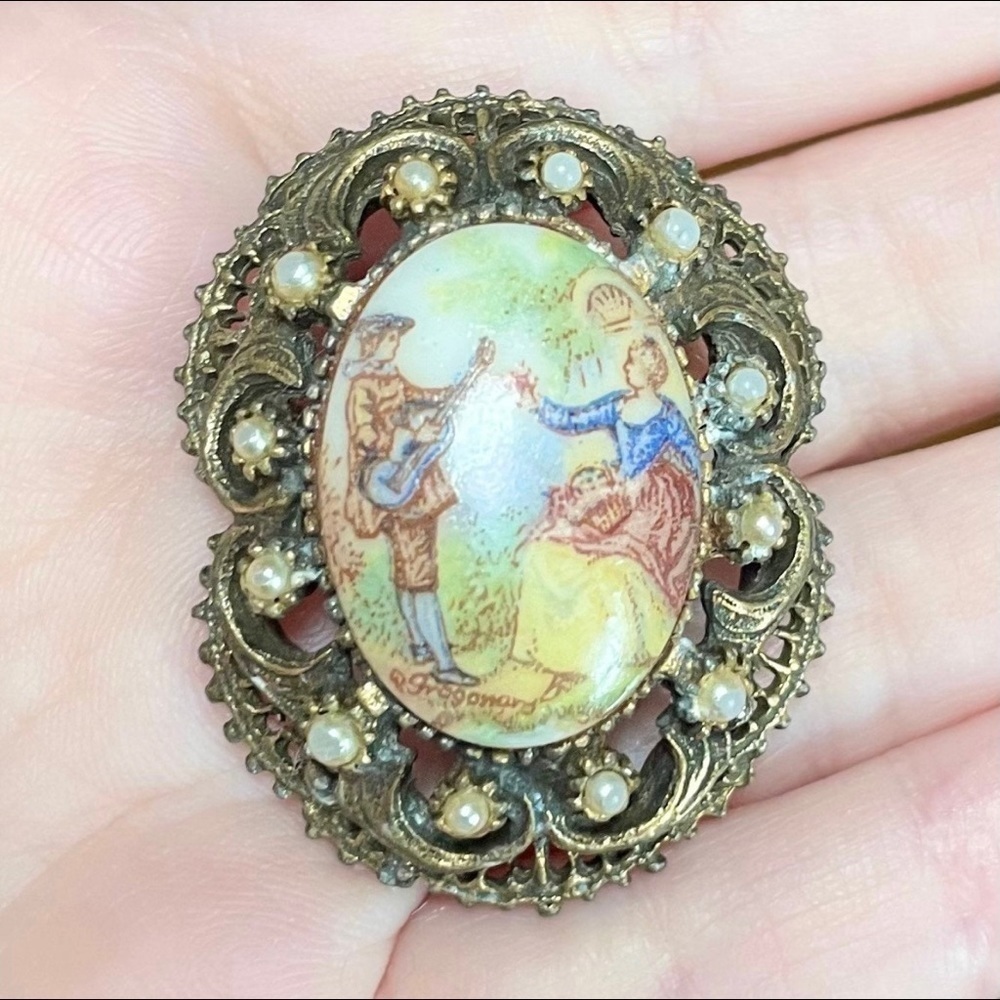 Vintage Fragonard ceramic serenade imprint seed Pearl gold tone brooch​​…​